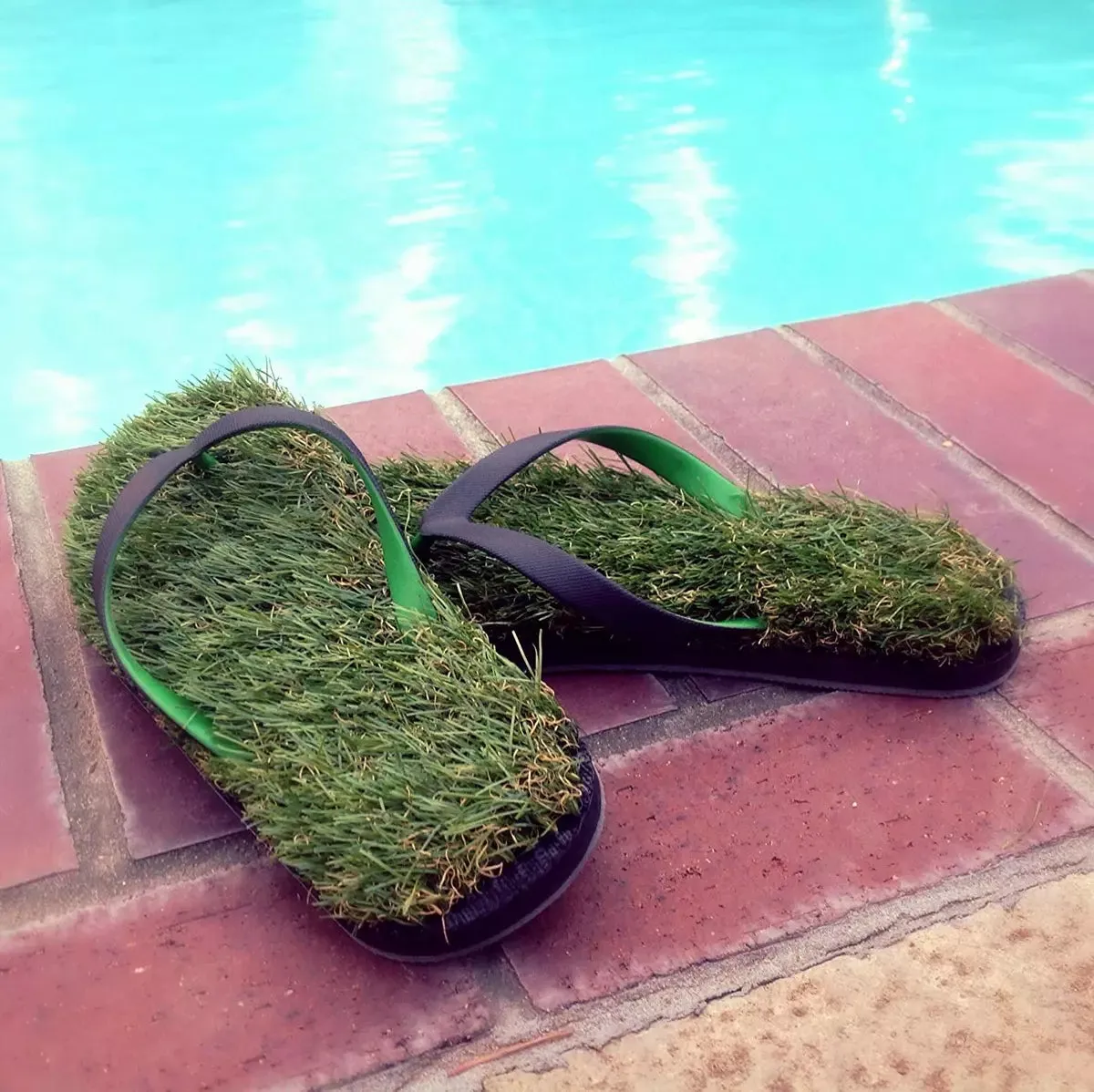 GRASS FLIP FLOPS! No watering required